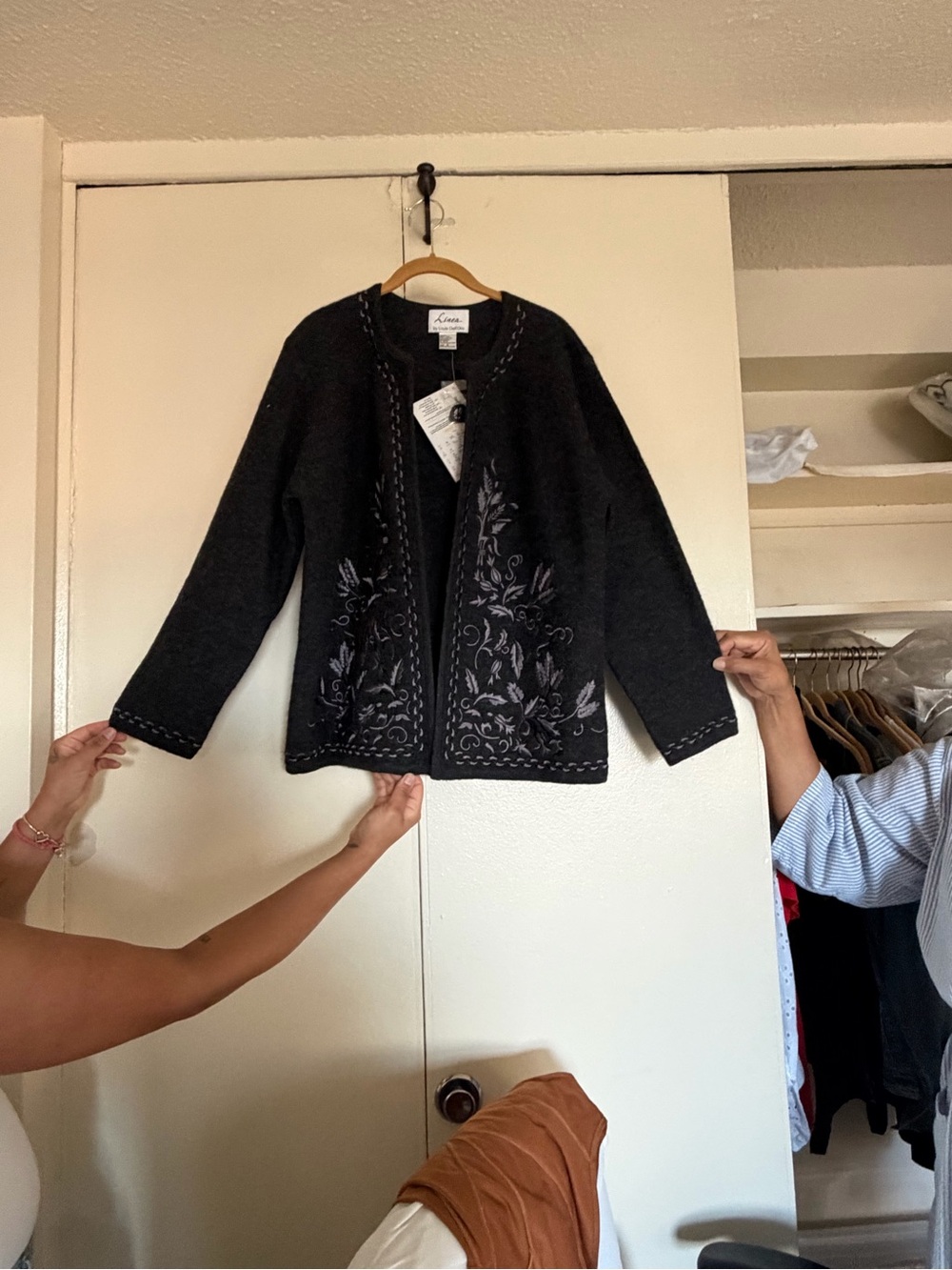 Linea by Louis Dell'Olio Black Embroidered Open-Front Cardigan